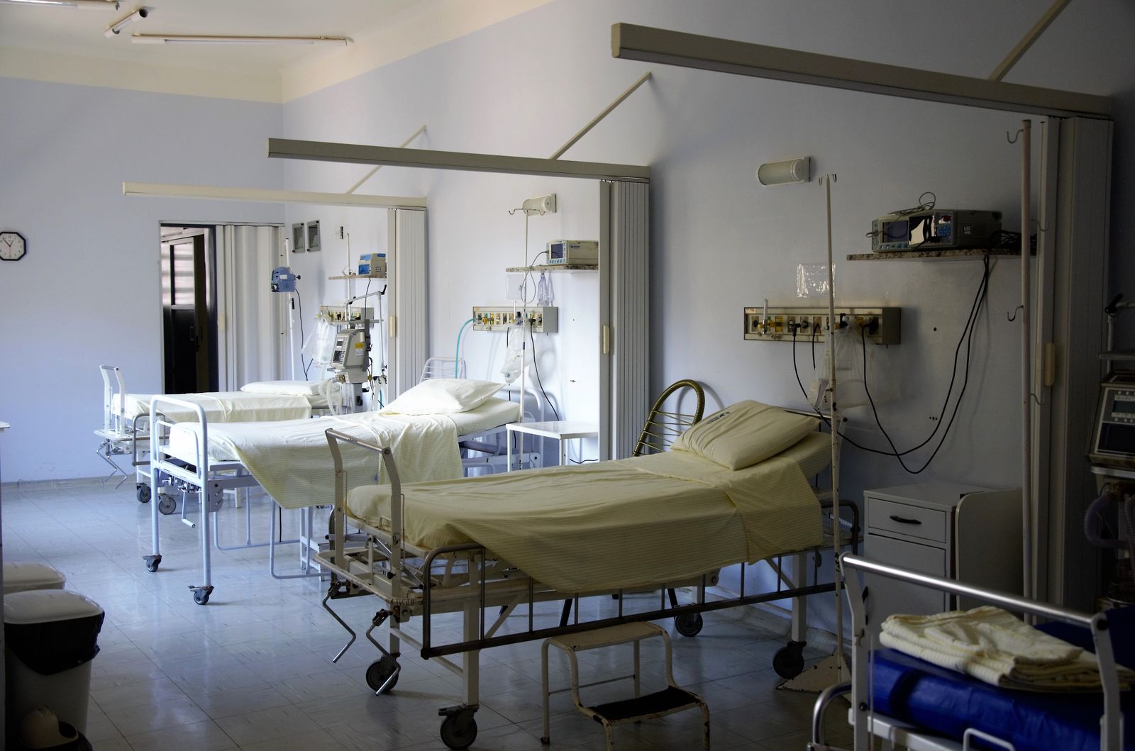 Smart-building energy and compliance platform for a large hospital
